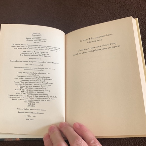 The lady grace mysteries book feud - Grace Cavendish maid of honor to queen - Picture 6 of 6